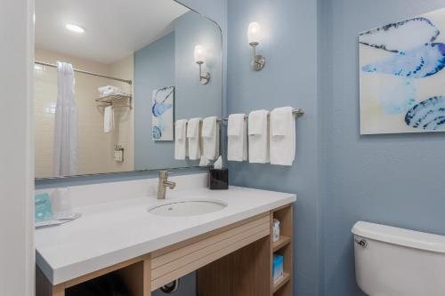 Hotel Pensacola — Bathroom