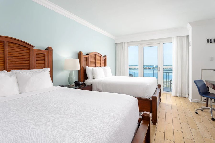 Hotel Pensacola — Guest room