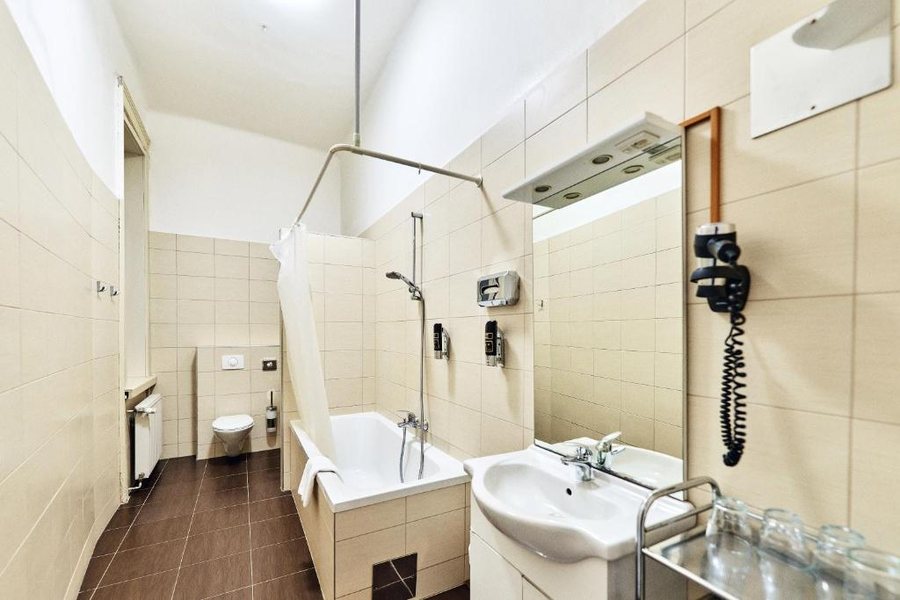 Hotel Pension Baron am Schottentor — Bathroom