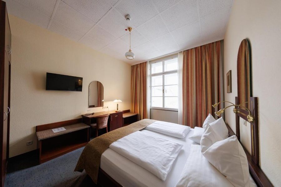 Hotel Pension Continental — Guest room