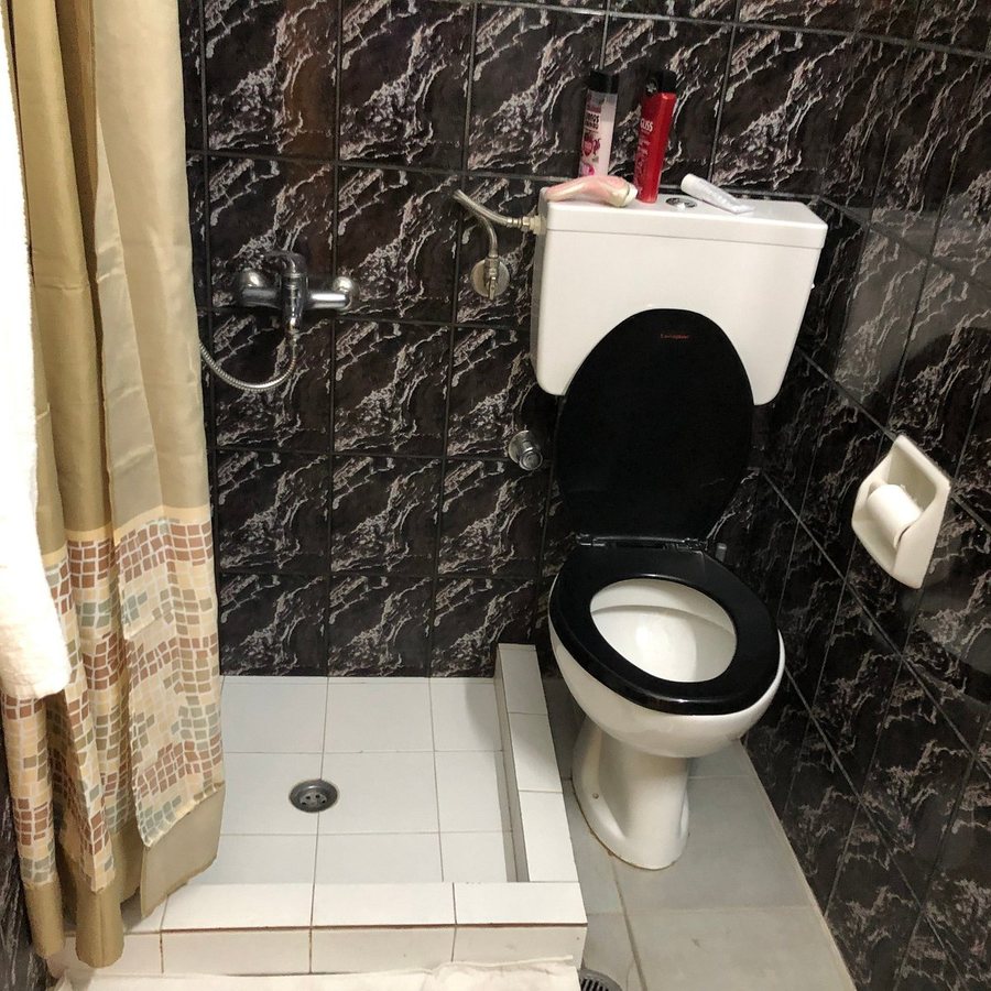 Hotel Pergamos — Bathroom