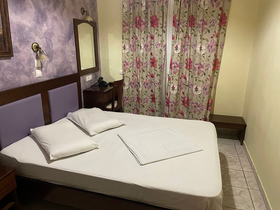 Hotel Pergamos — Guest room