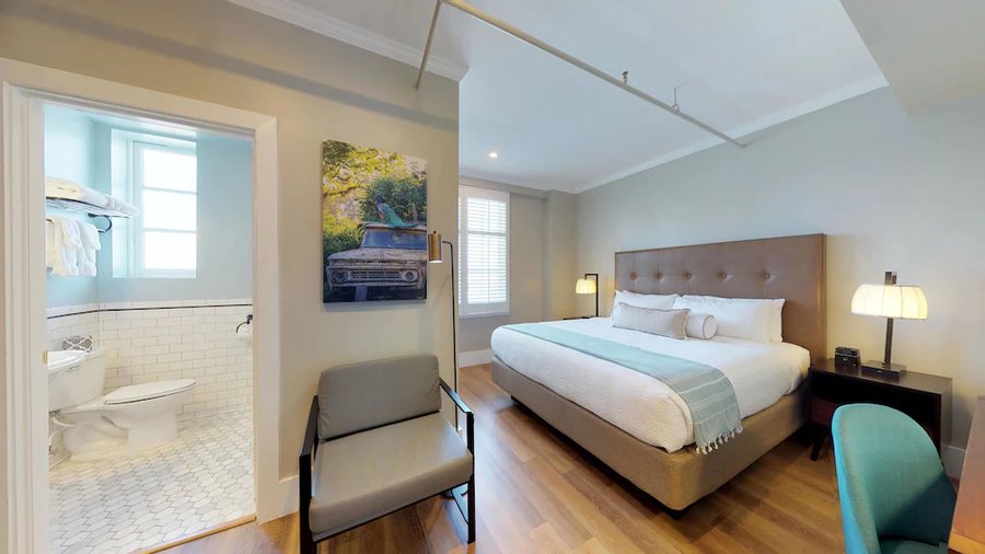Hotel Petaluma Tapestry Collection by Hilton — Guest room
