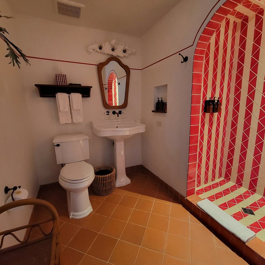 Hotel Peter And Paul — Bathroom