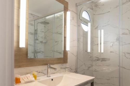 Hotel Petit Palace President Castellana — Bathroom