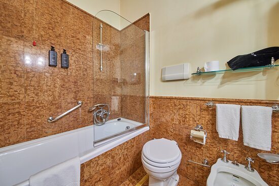 Hotel Petit Palais — Bathroom