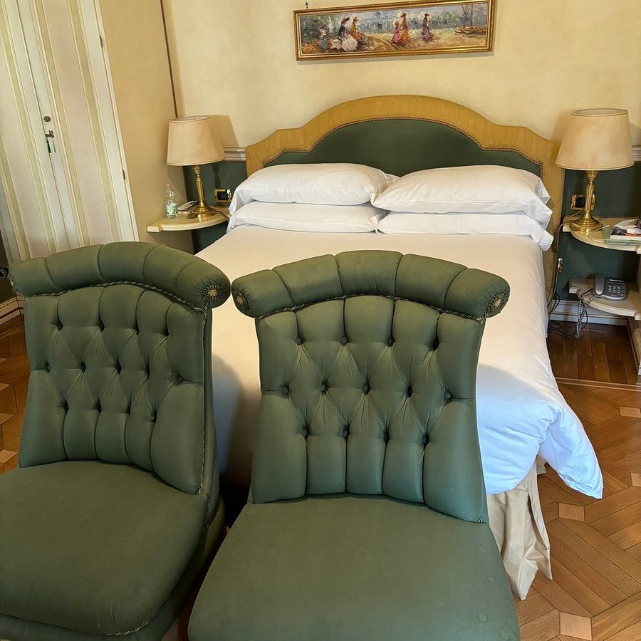 Hotel Petit Palais — Guest room