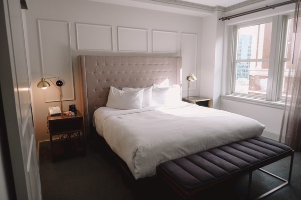 Hotel Phillips Kansas City Curio Collection by Hilton — Guest room