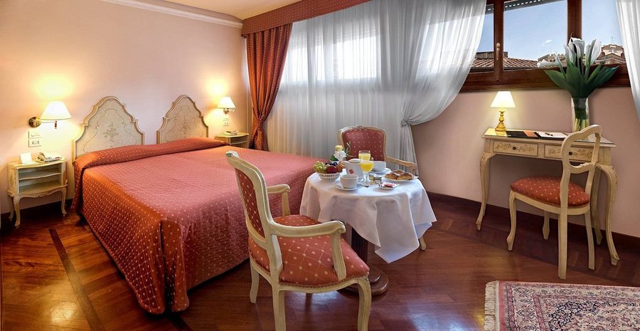 Hotel Pierre — Guest room