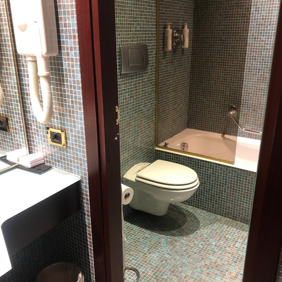 Hotel Pierre Milano — Bathroom