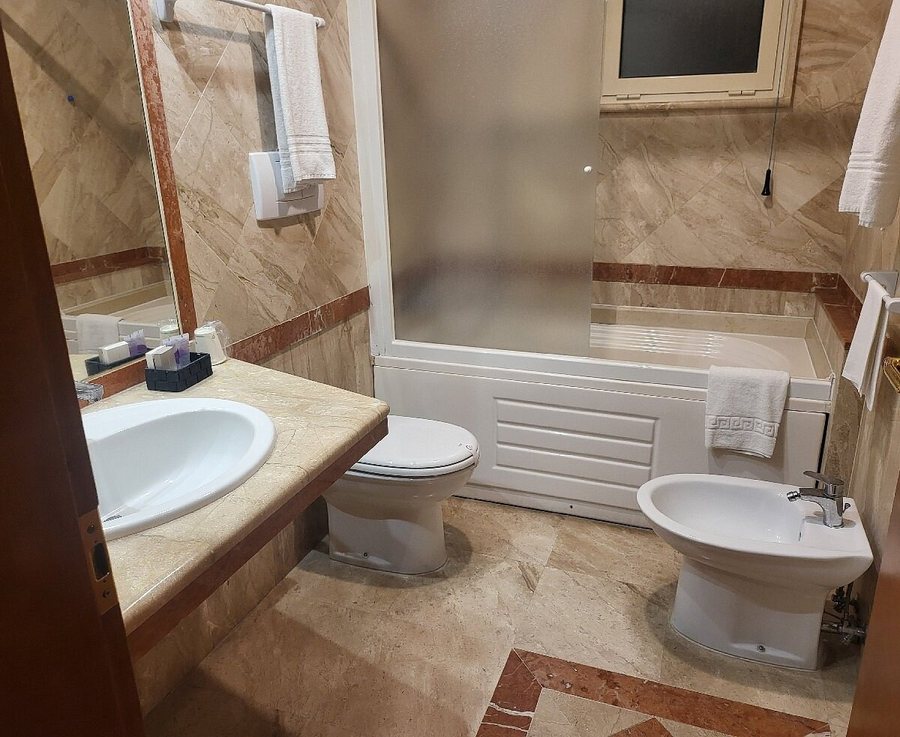 Hotel Pineta Palace — Bathroom