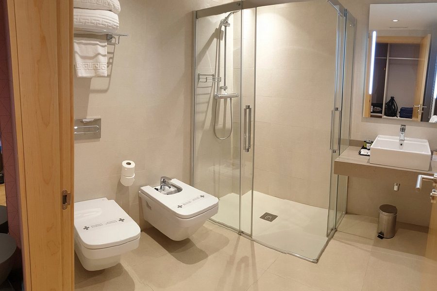 Hotel Plaza de la Paz — Bathroom