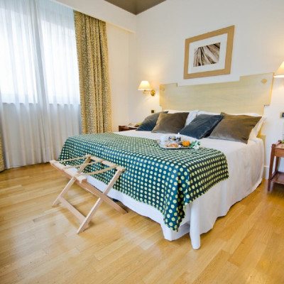 Hotel Plaza Opera — Guest room