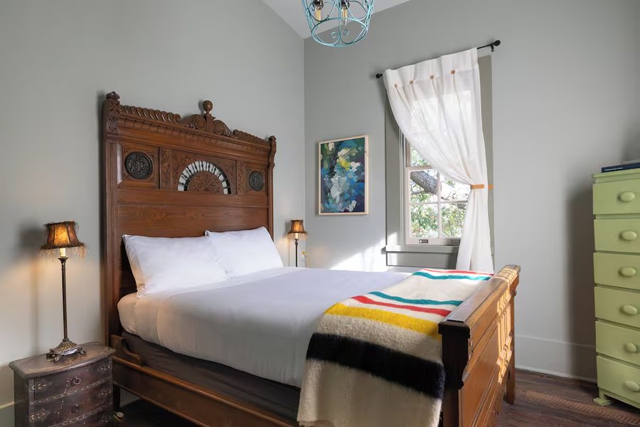 Hotel Pompadour — Guest room