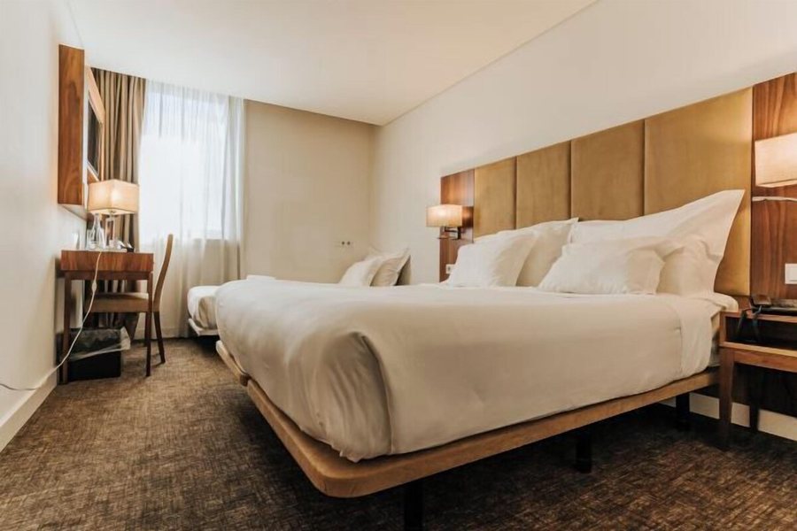 Hotel Porto Downtown — Guest room