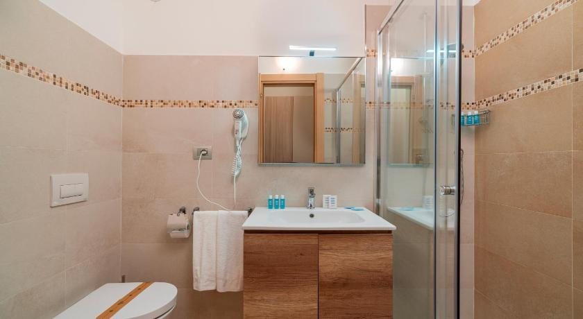 Hotel Portoconte — Bathroom