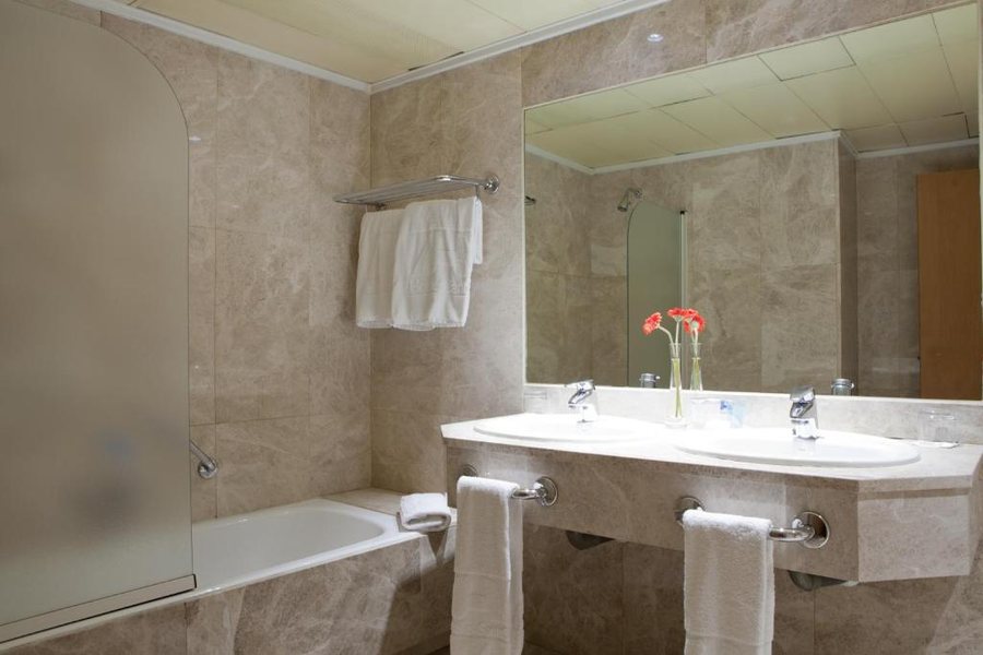 Hotel Praga — Bathroom