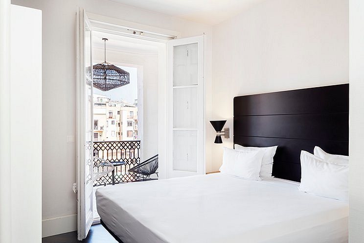 Hotel Praktik Essens Barcelona Catalonia — Guest room