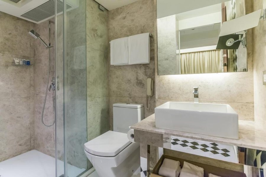 Hotel Pravo — Bathroom