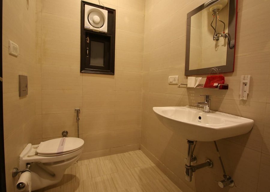 Hotel Prince Palace Deluxe — Bathroom