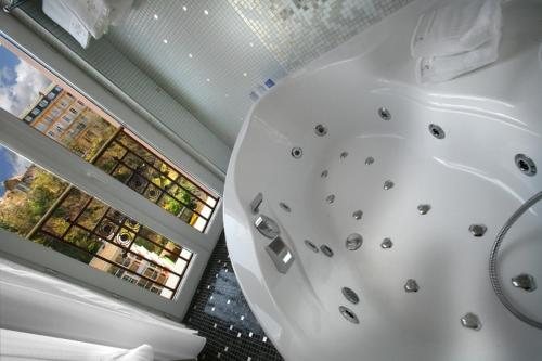 Hotel Princesse Flore — Bathroom