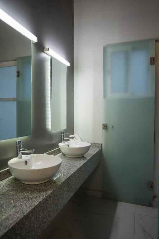 Hotel Principal — Bathroom