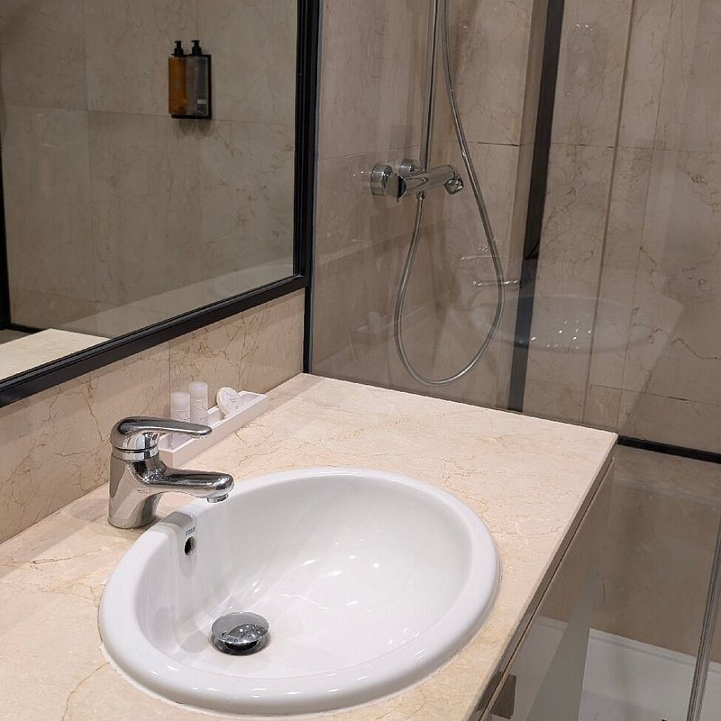 Hotel Principe Pio — Bathroom