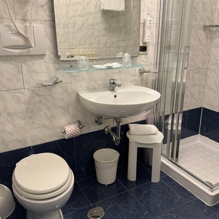 Hotel Principe — Bathroom