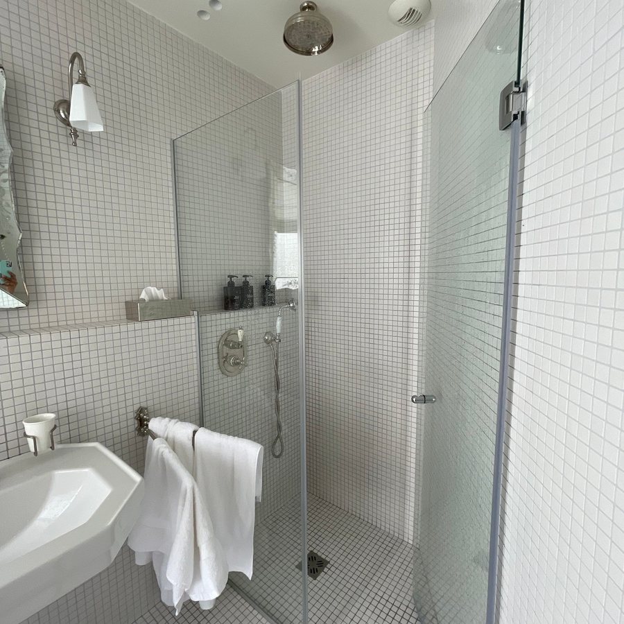 Hotel Providence Paris — Bathroom