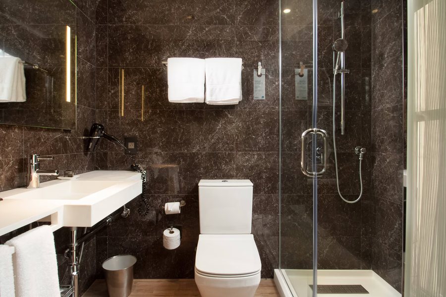 Hotel Provincial — Bathroom
