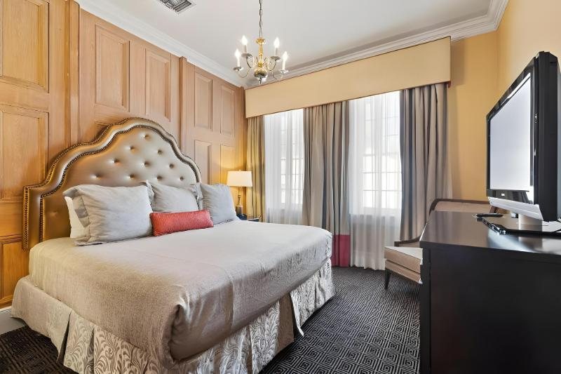 Hotel Provincial — Guest room