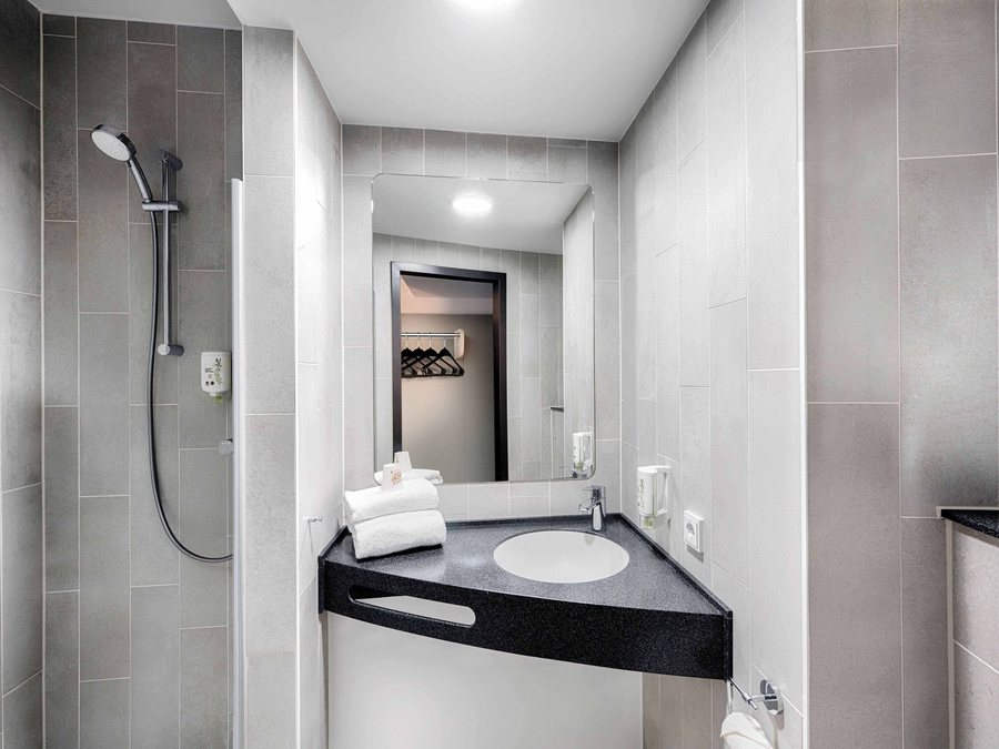 Hotel Q — Bathroom
