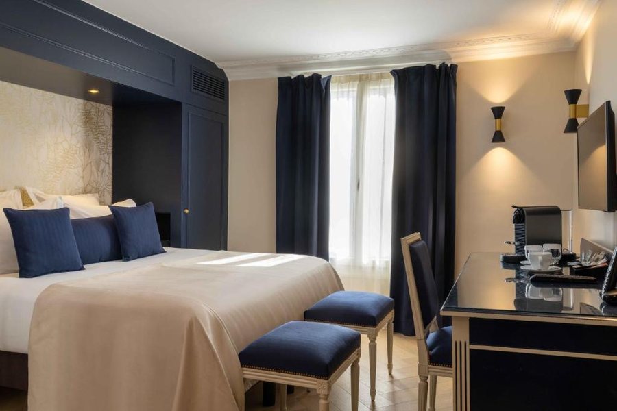 Hotel Queen Mary — Guest room