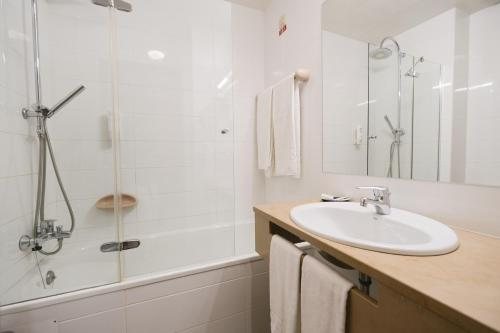 Hotel Rainha D Amelia Arts Leisure — Bathroom