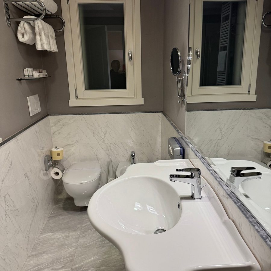Hotel Rapallo — Bathroom
