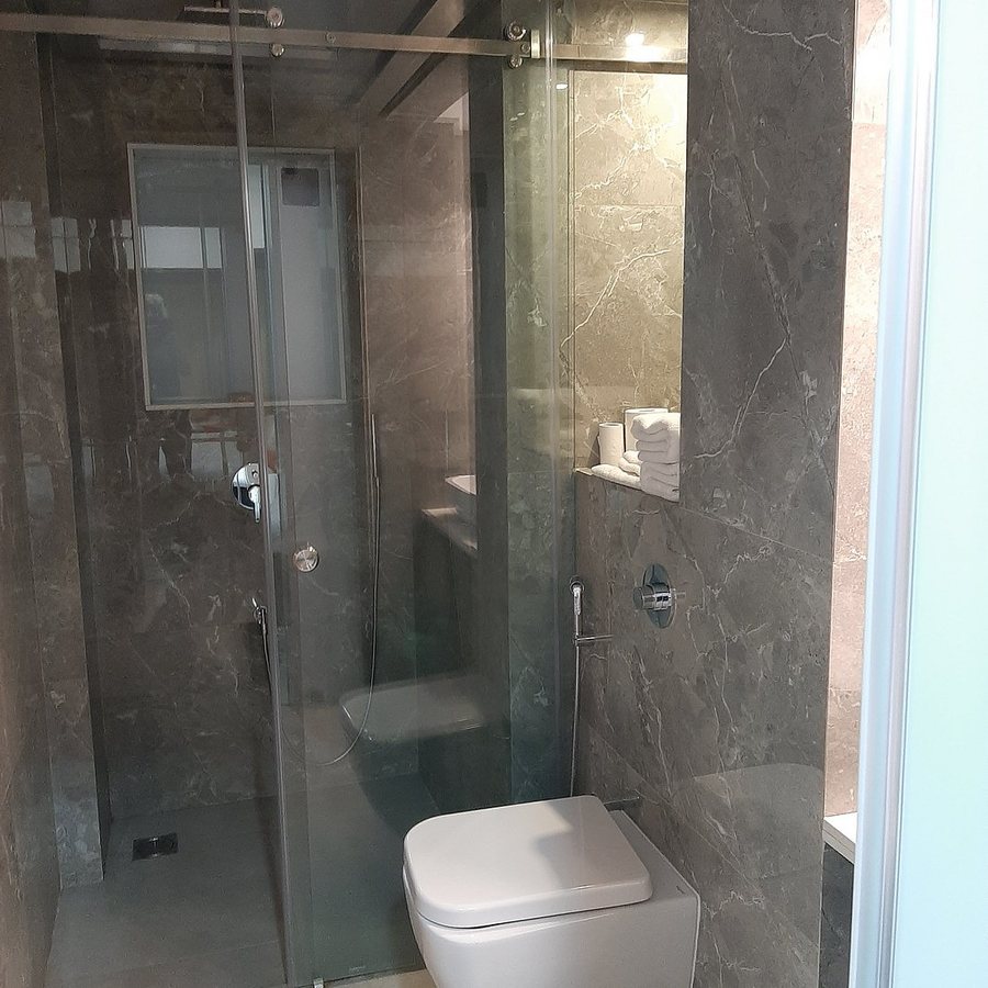 Hotel Regal Enclave — Bathroom