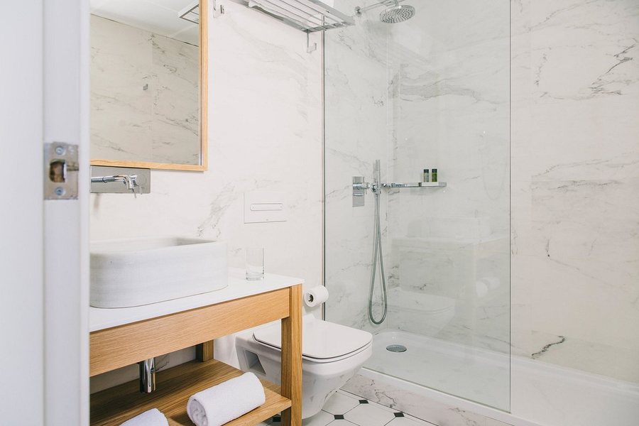 Hotel Regina Barcelona Barcelona Catalonia — Bathroom