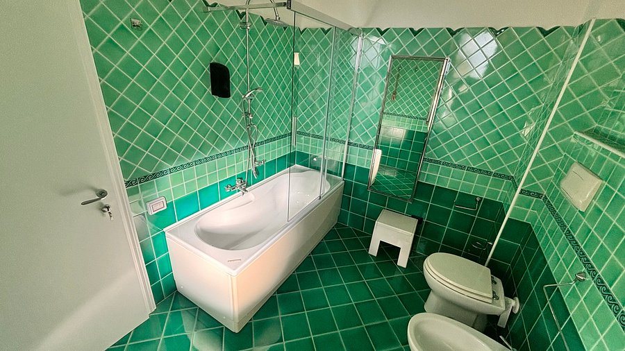 Hotel Reginella — Bathroom
