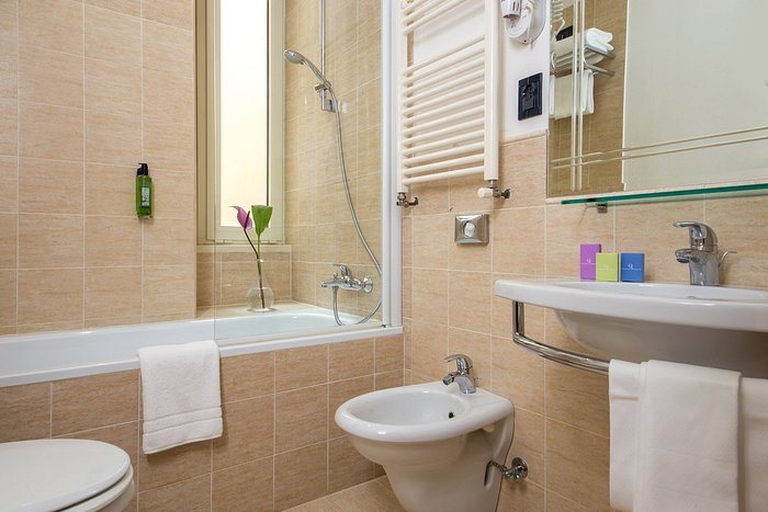 Hotel Regno — Bathroom