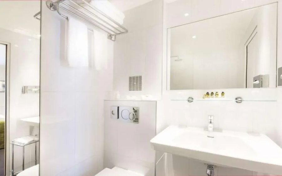 Hotel Relais Bosquet By Malone — Bathroom