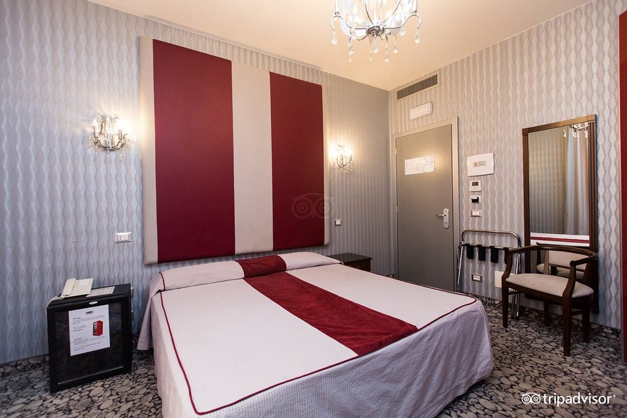 Hotel Relais Dei Papi — Guest room