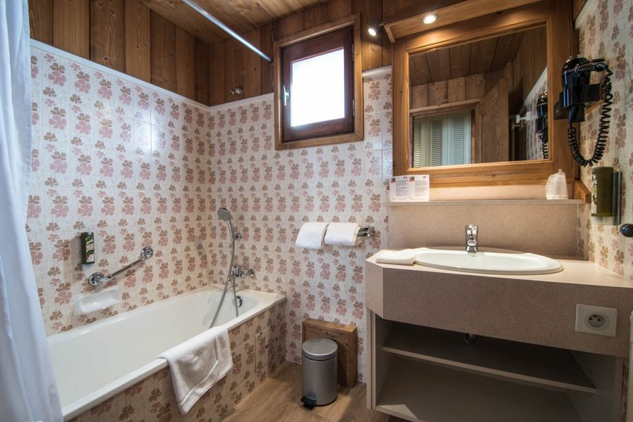 Hotel Relais du Petit St Bernard — Bathroom