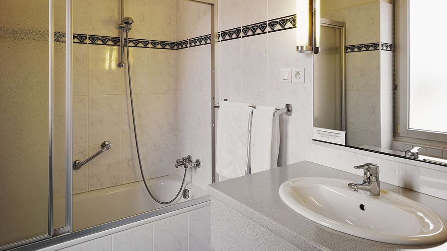 Hotel Restaurant de la Poste — Bathroom