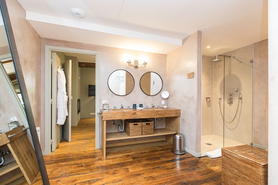 Hotel Restaurant Les Mesanges — Bathroom