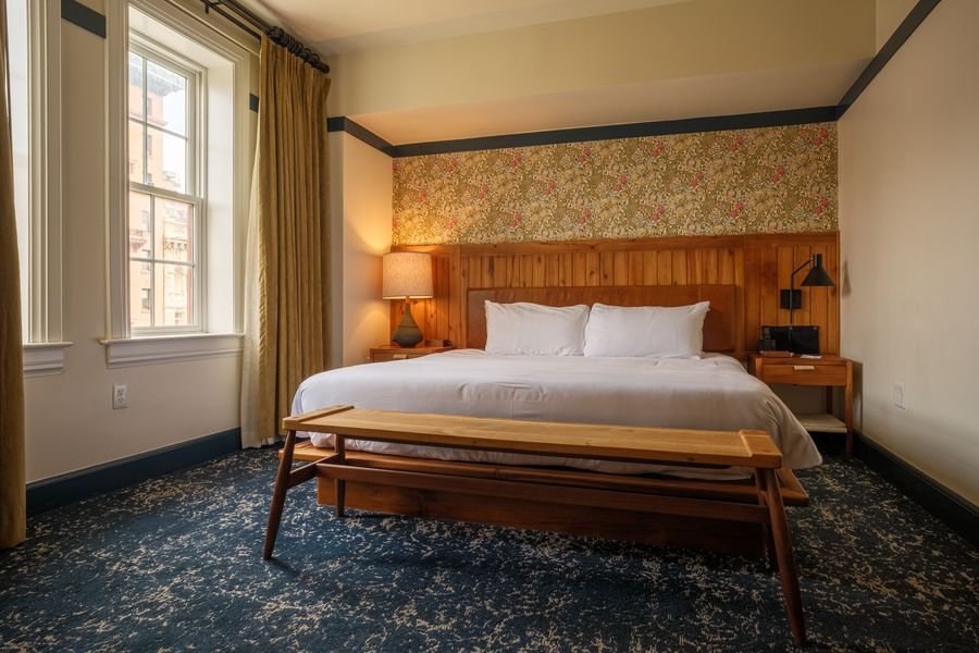 Hotel Revival — Guest room