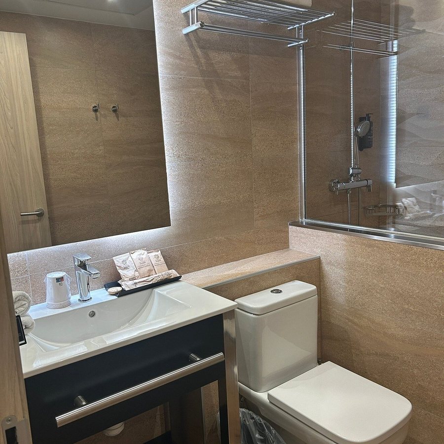Hotel Rialto Barcelona Catalonia — Bathroom