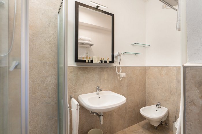 Hotel Ristorante Borgo Antico — Bathroom