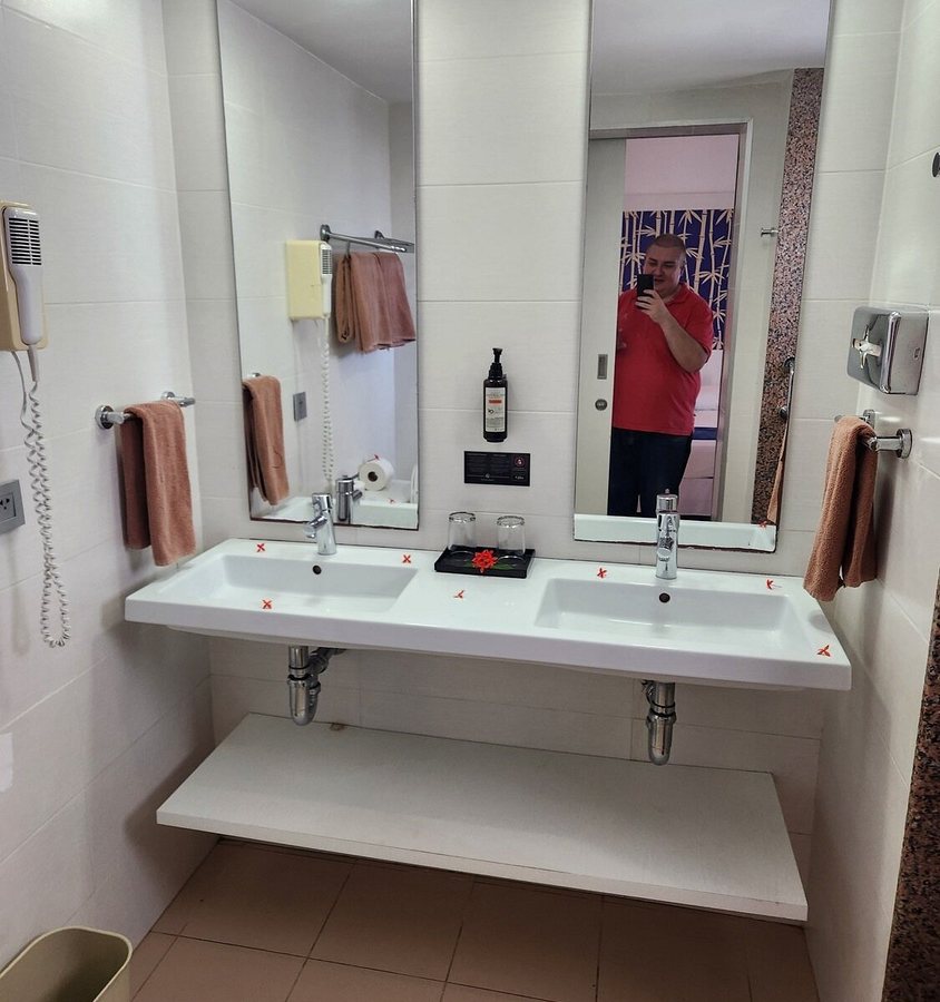 Hotel Riu Bambu — Bathroom