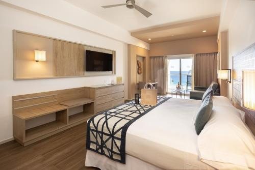 Hotel Riu Palace Baja California — Guest room