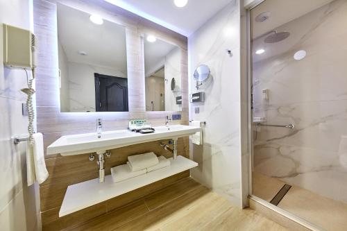 Hotel Riu Palace Punta Cana — Bathroom
